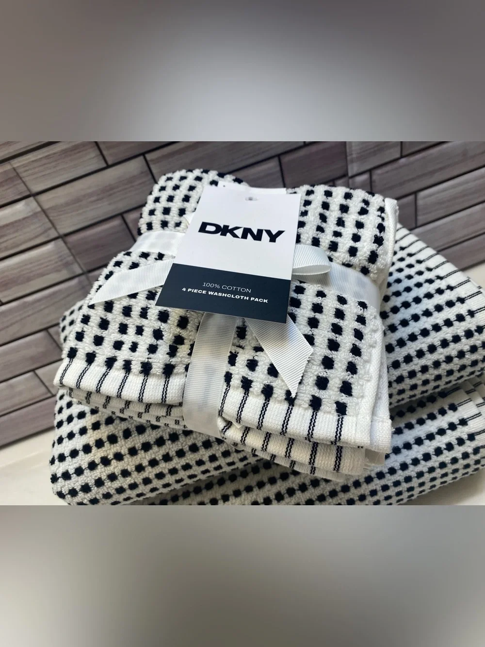 DKNY ❤️Cotton (2) Bath & (2)Hand ,(4) WASHCLOTH Towel Set B&W NWT